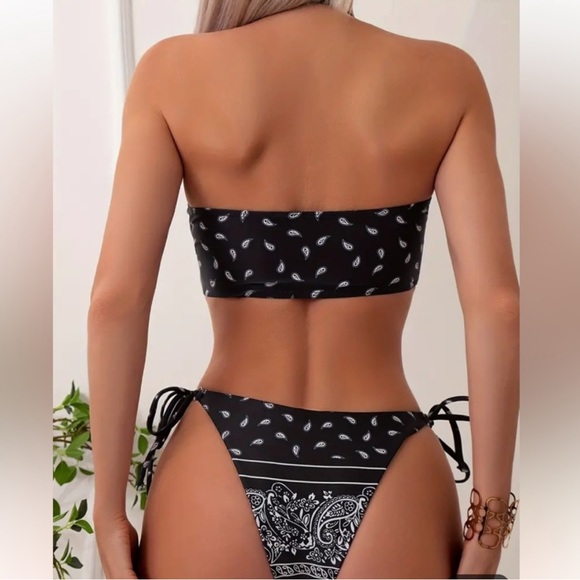 🏝️ Paisley Print Halter Bikini Swimsuit Black with White Set - Picture 4 of 11